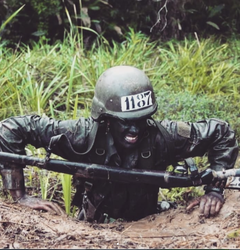 Carlos Jessé durante treinamento físico no Exército Brasileiro